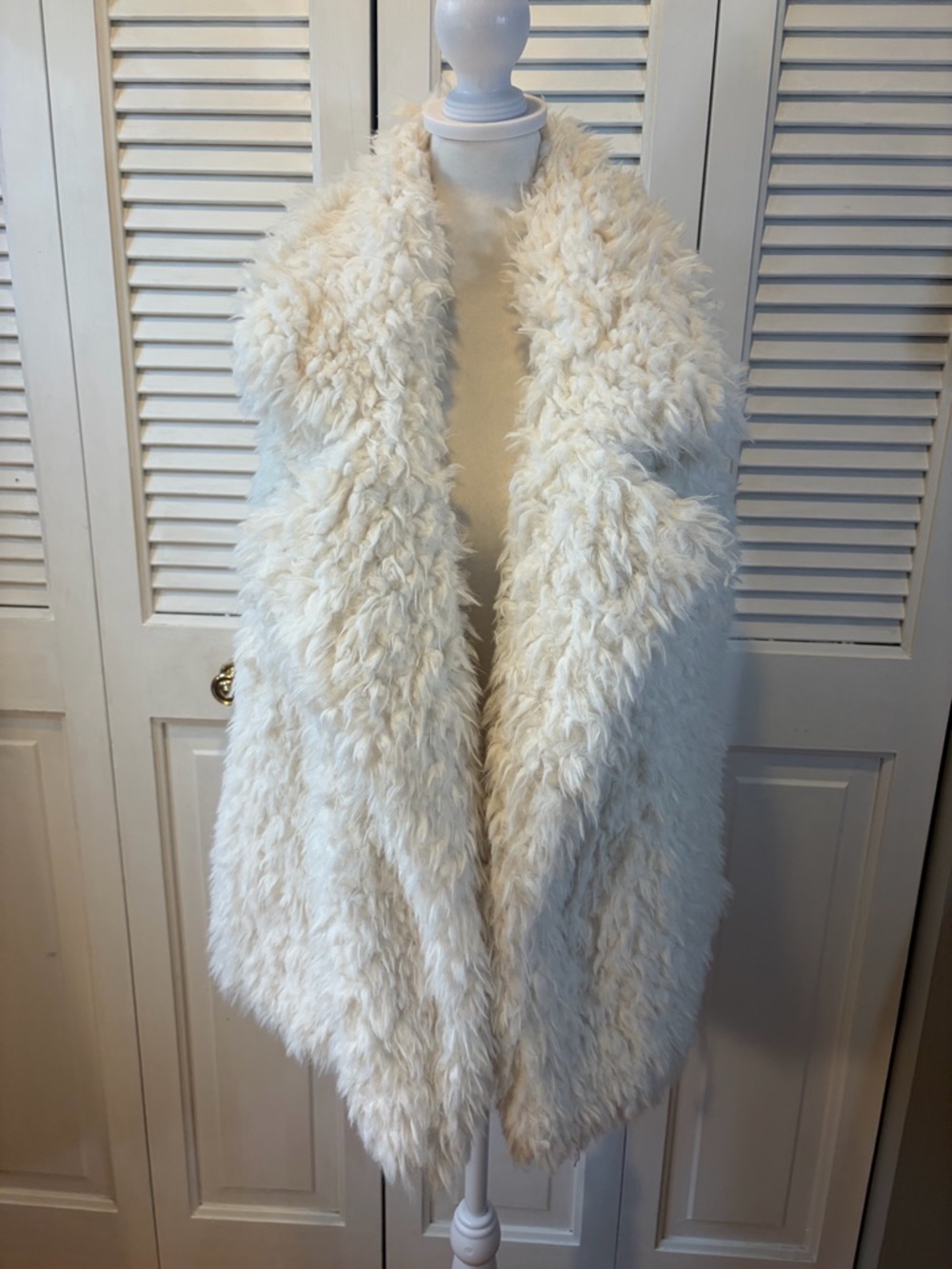 Cozy Cream Faux Fur Teddy Jacket Vest - Open Front - Picture 2 of 10